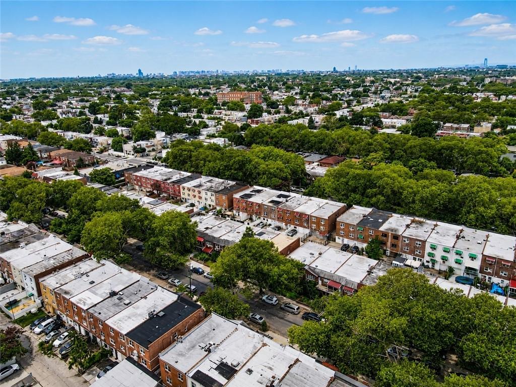 1122 East 57th Street Property Photo 44