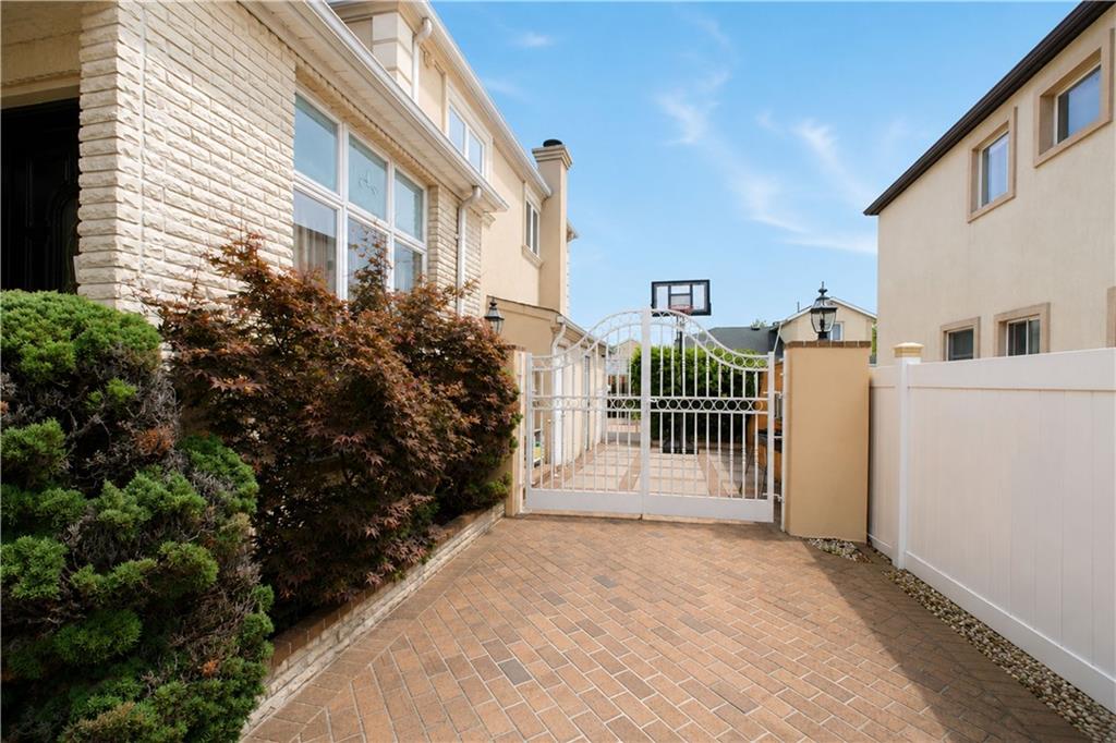 2445 East 65th Street Property Photo 4