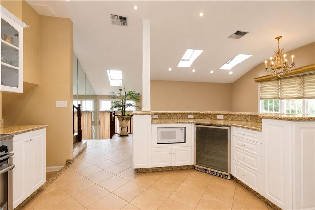 2445 East 65th Street Property Photo 13
