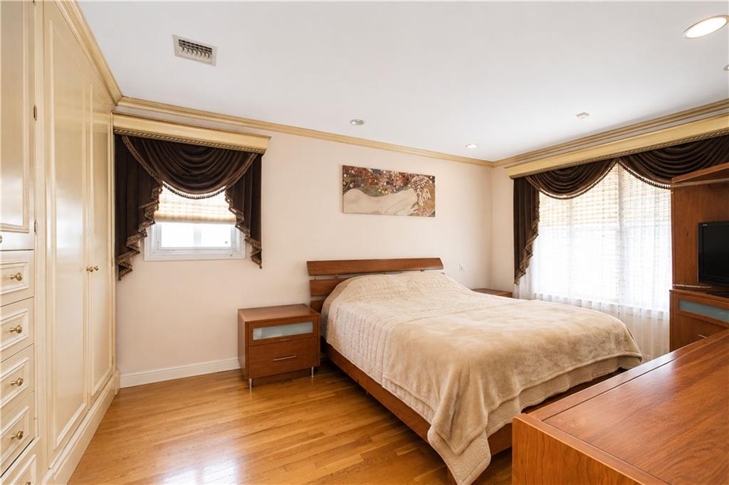 2445 East 65th Street Property Photo 15