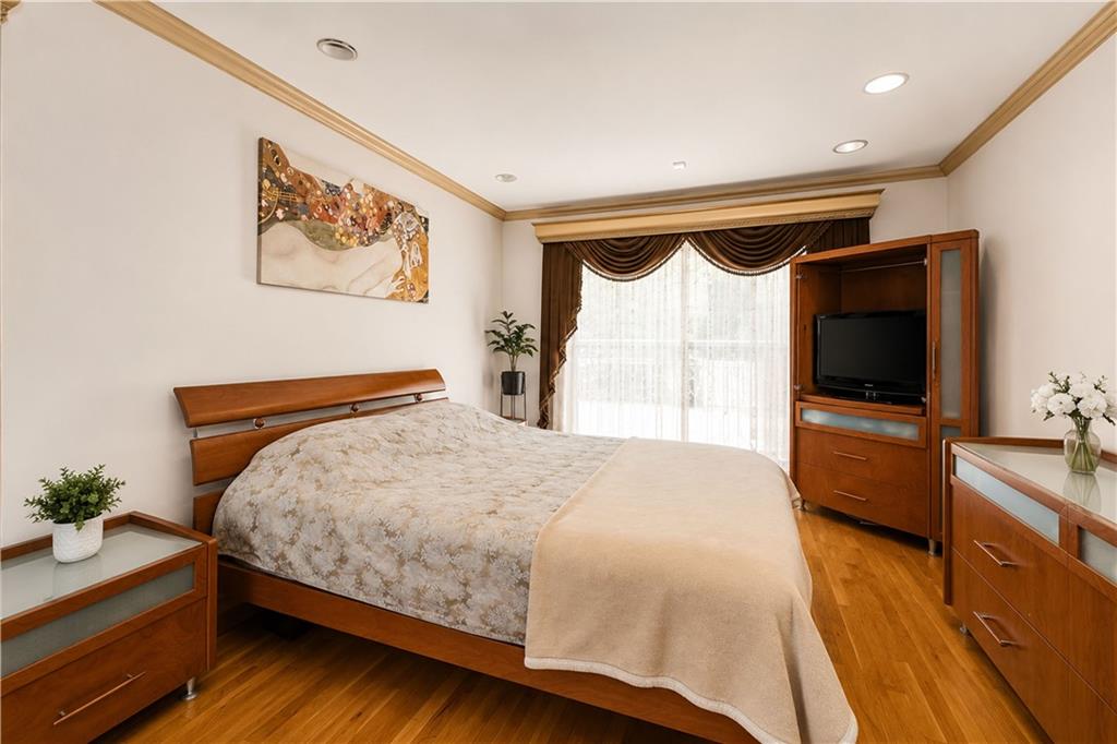 2445 East 65th Street Property Photo 16