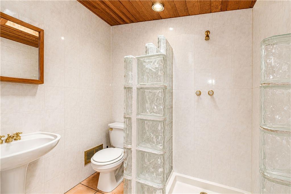2445 East 65th Street Property Photo 26