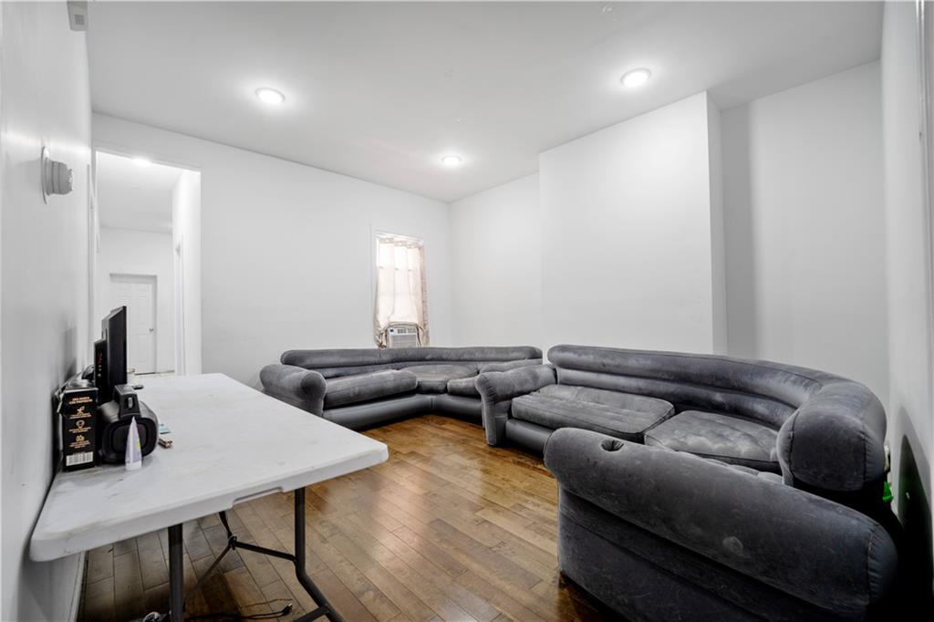 1629 Decatur Street Property Photo 16
