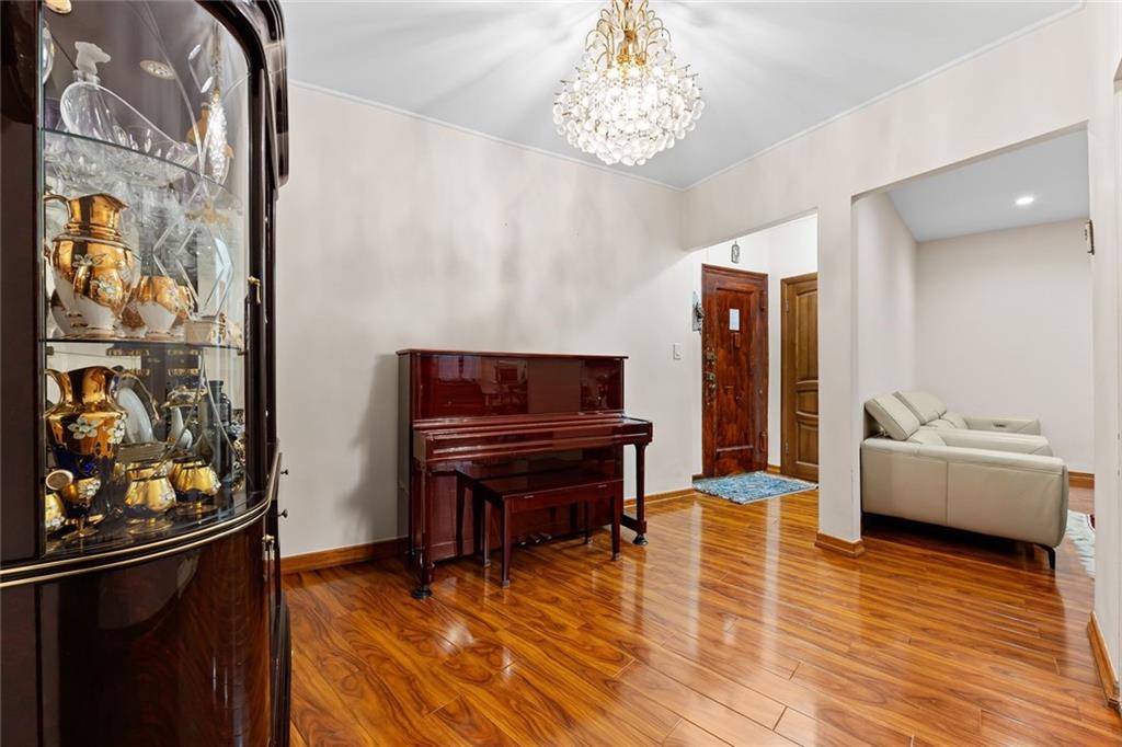 2020 Kings Highway 5e Property Photo 4