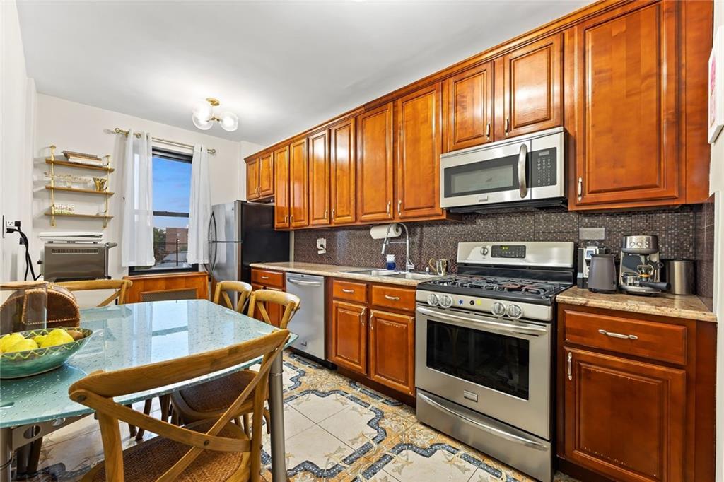 2020 Kings Highway 5e Property Photo 6