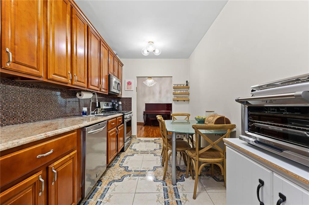 2020 Kings Highway 5e Property Photo 8