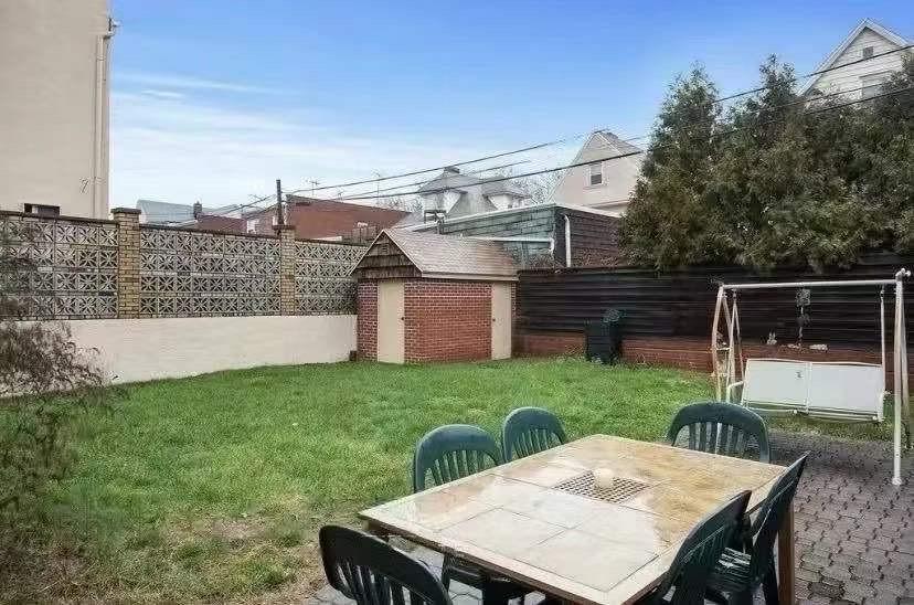 1433 Bay Ridge Parkway Property Photo 5