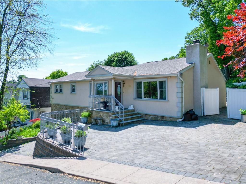 93 Centre Avenue Property Photo 2