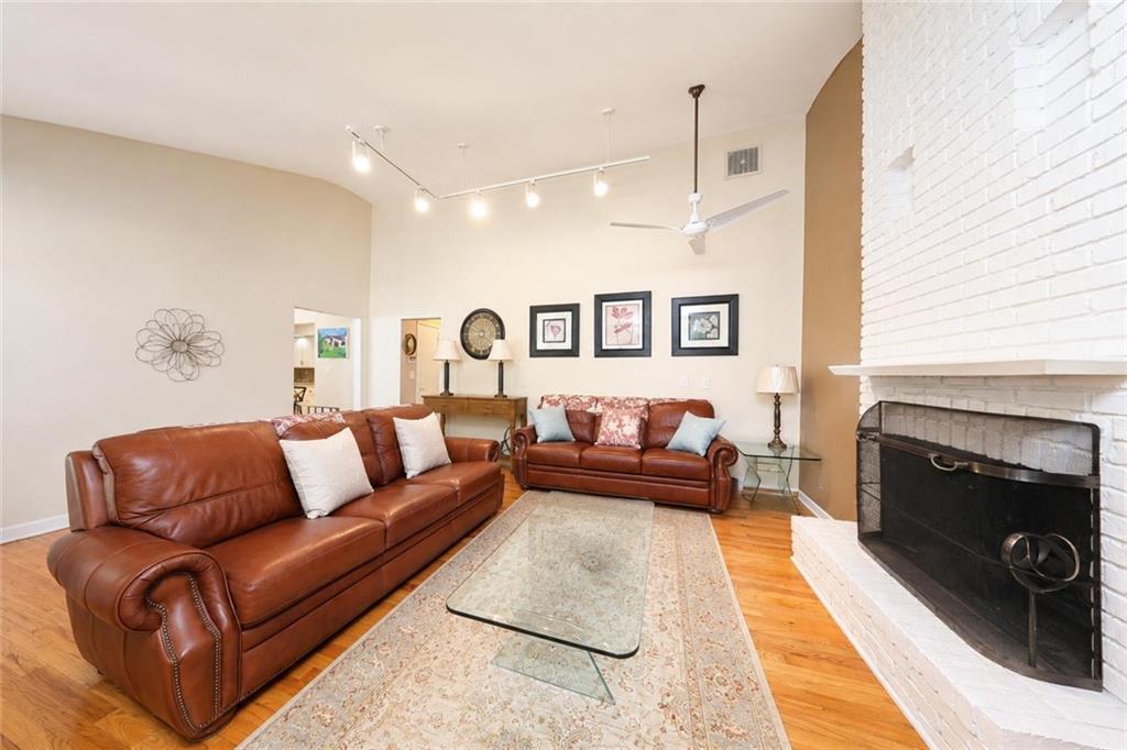 93 Centre Avenue Property Photo 7