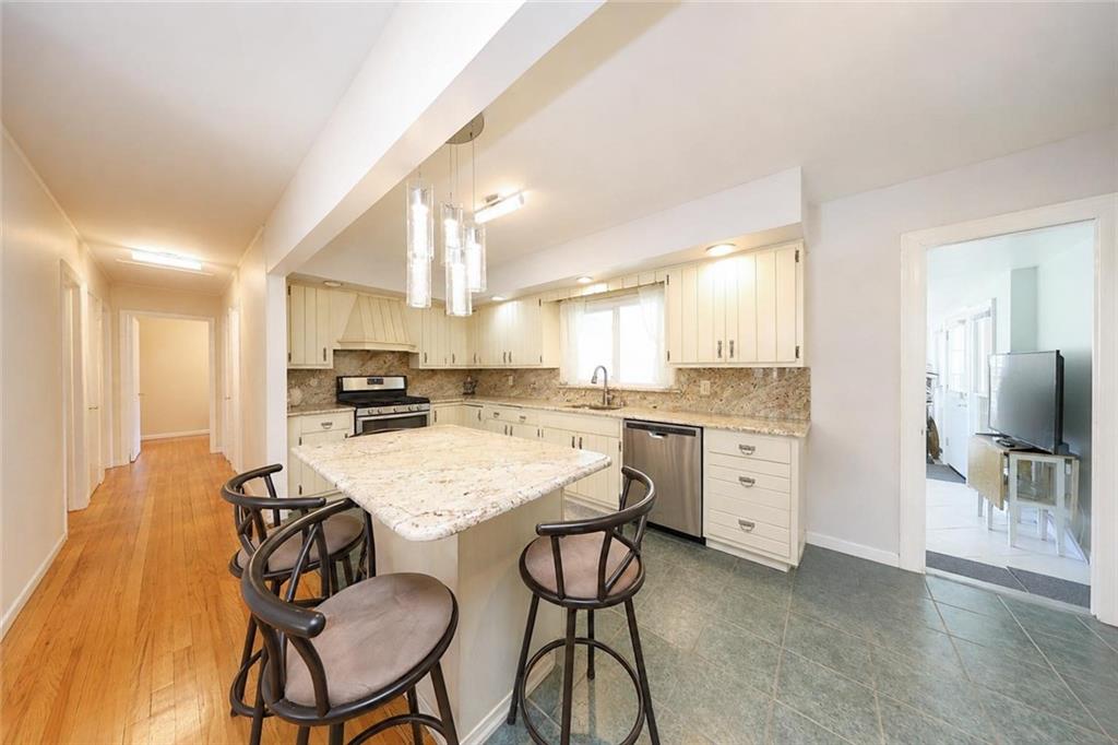 93 Centre Avenue Property Photo 11