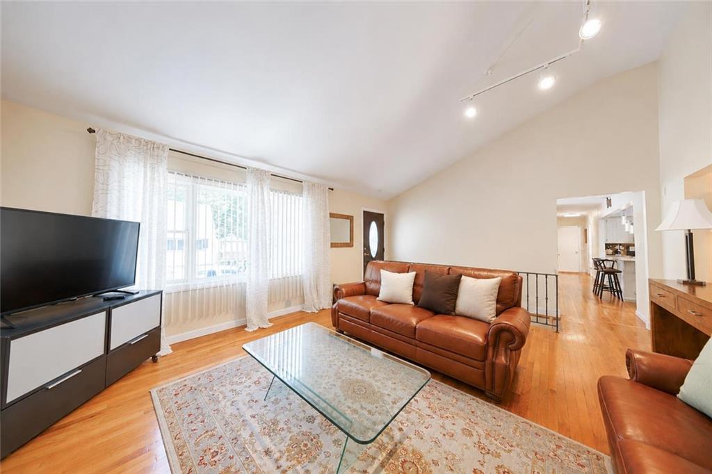 93 Centre Avenue Property Photo 16
