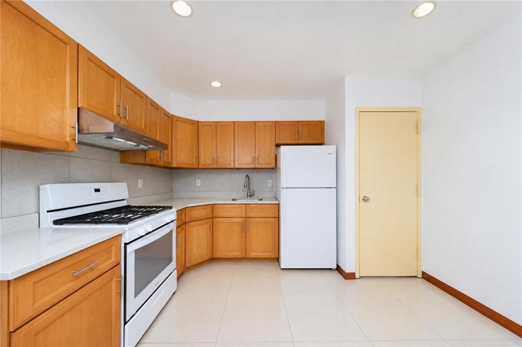 667 61st Street 3c Property Photo 3