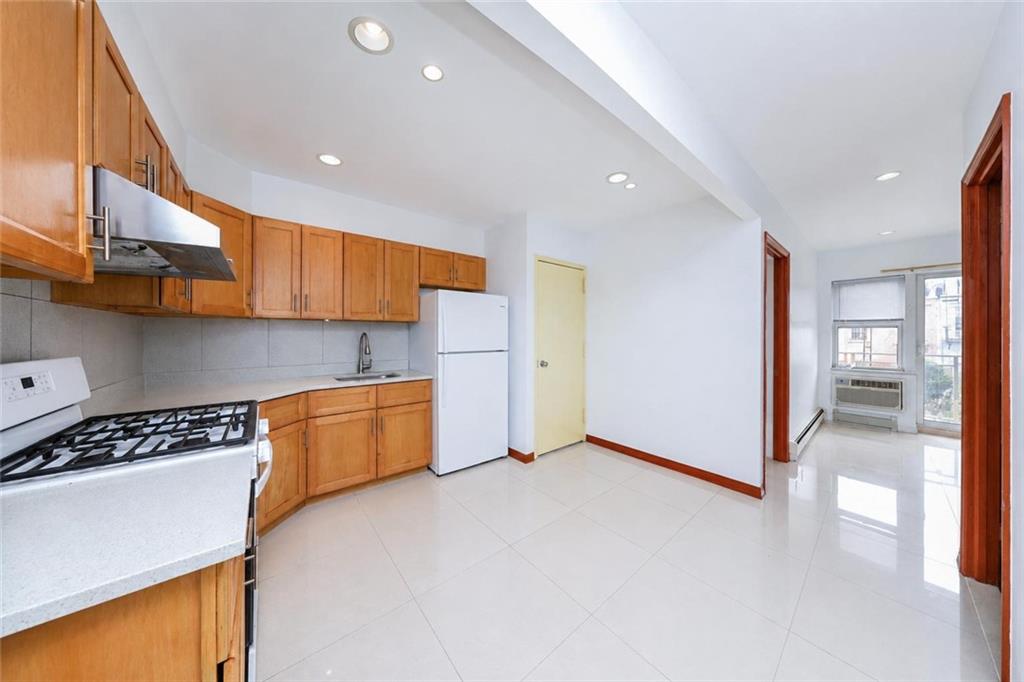 667 61st Street 3c Property Photo 4