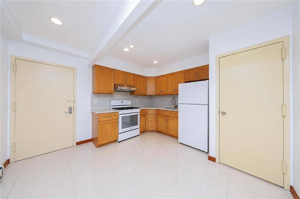 667 61st Street 3c Property Photo 5