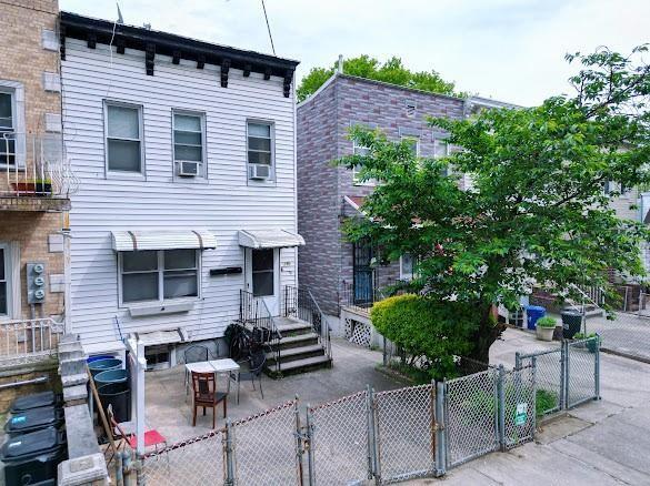 203 Gelston Avenue Property Photo 2