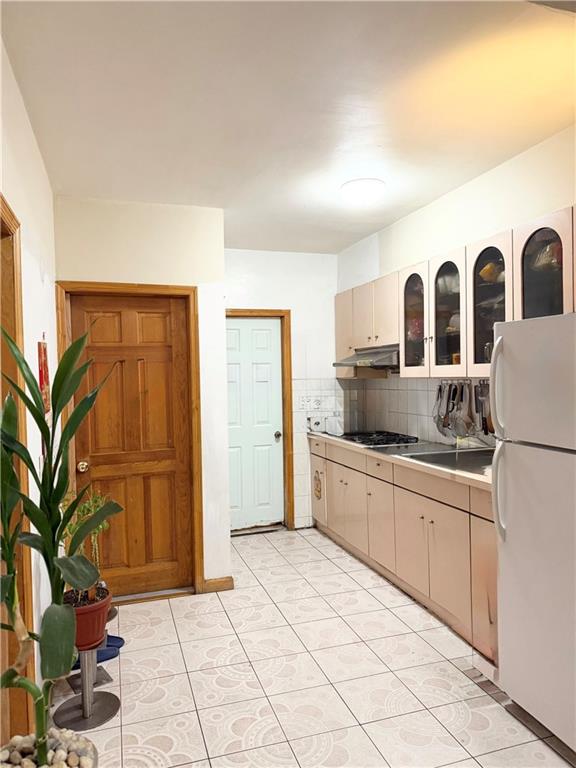 548 56th Street Property Photo 2