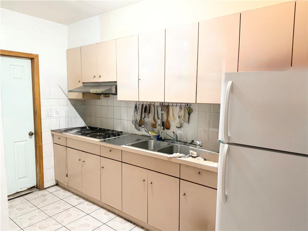 548 56th Street Property Photo 3