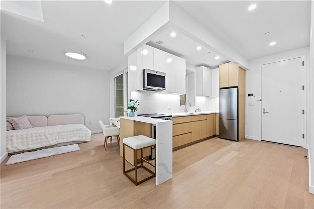2183 Ocean Avenue 2e Property Photo 2