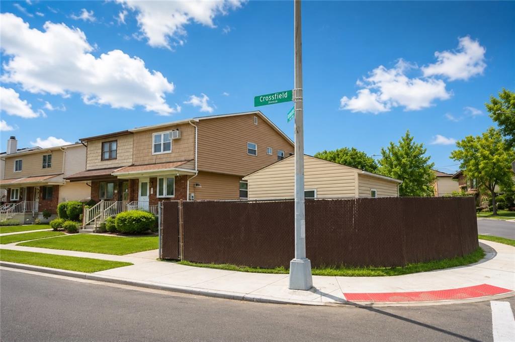 152 Crossfield Avenue Property Photo 2