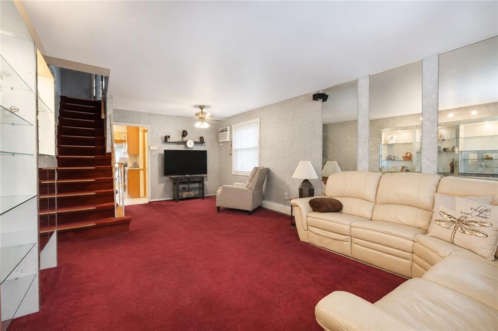152 Crossfield Avenue Property Photo 4