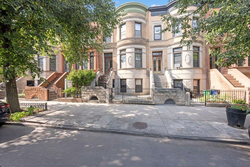 127 Midwood Street Property Photo 1