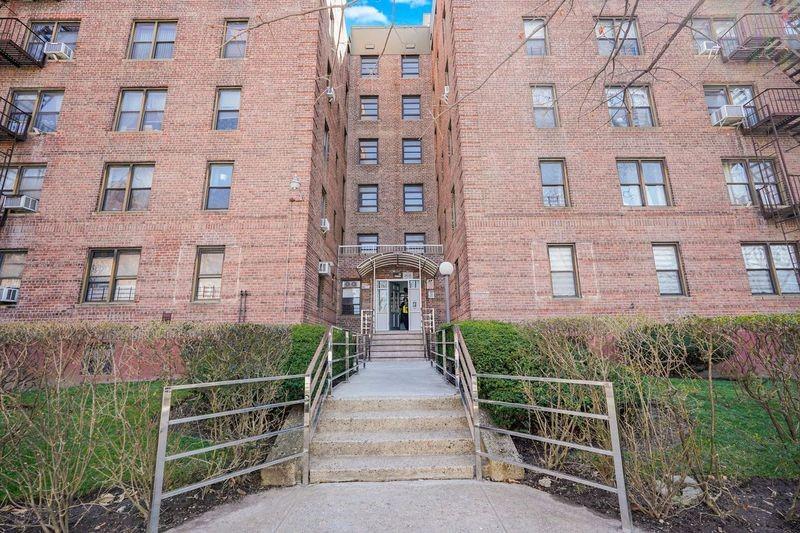 2645 Homecrest Avenue 4D Property Photo 1