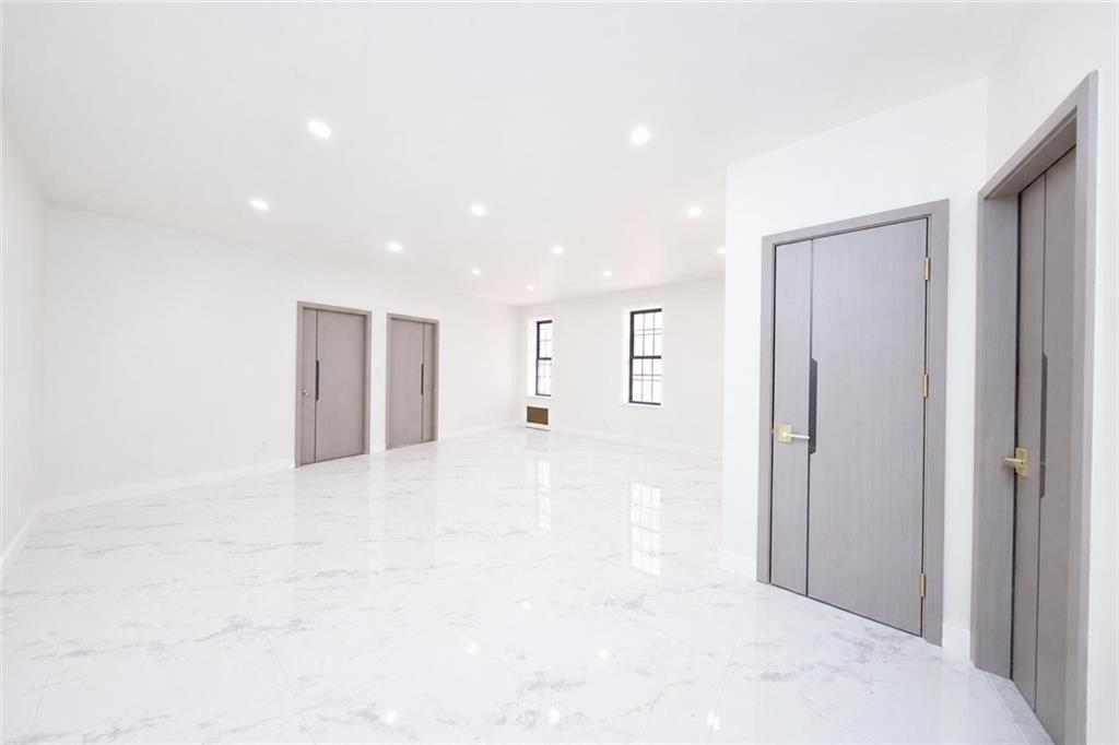 2219 60th Street Property Photo 12