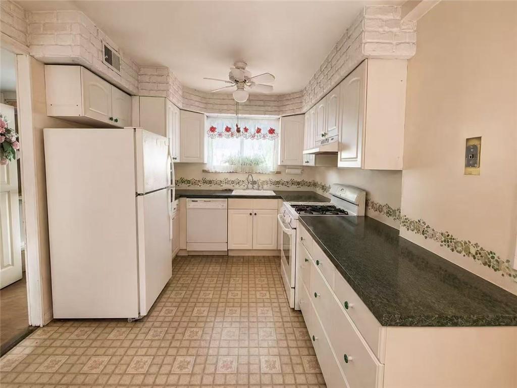 196 Rolling Hill Green Property Photo 2