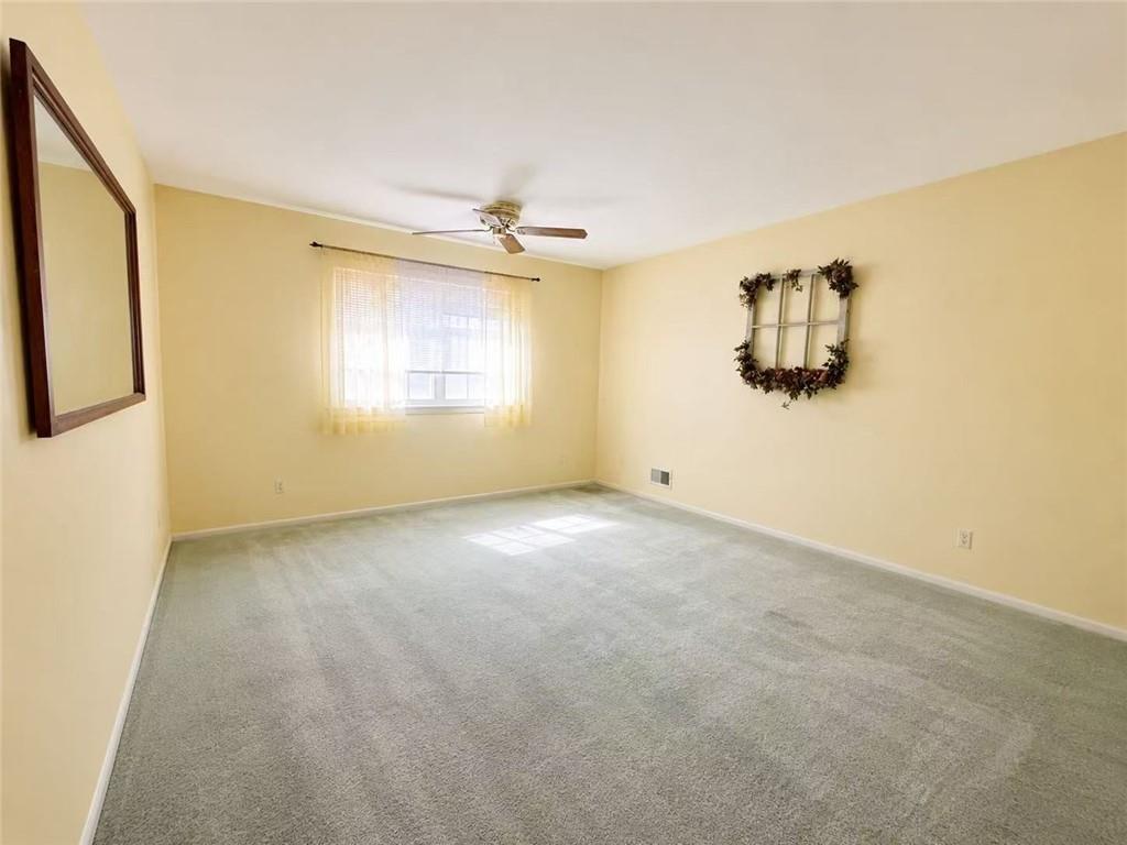 196 Rolling Hill Green Property Photo 3