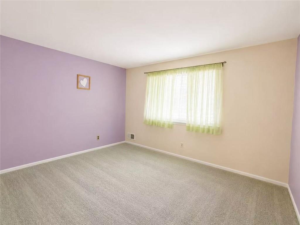 196 Rolling Hill Green Property Photo 5