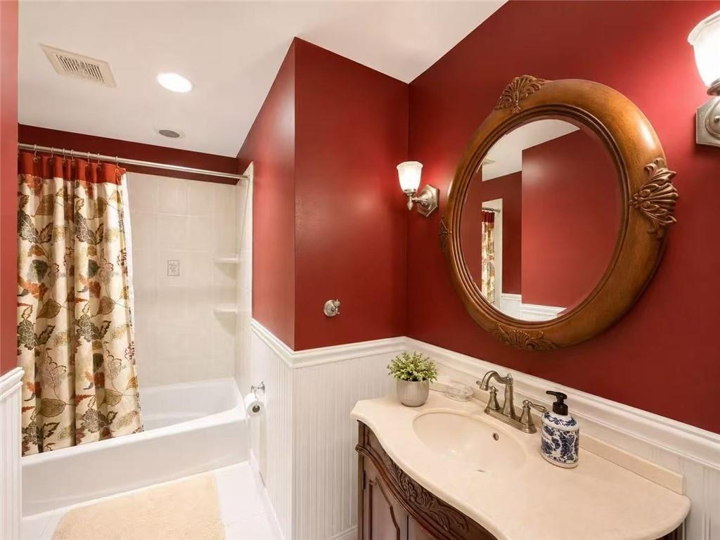 196 Rolling Hill Green Property Photo 6