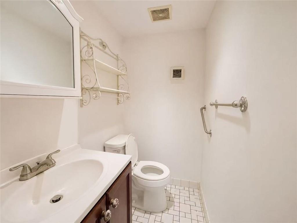 196 Rolling Hill Green Property Photo 10