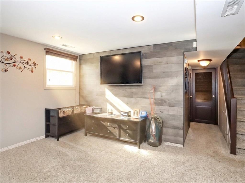 124 East Broadway Way Property Photo 20