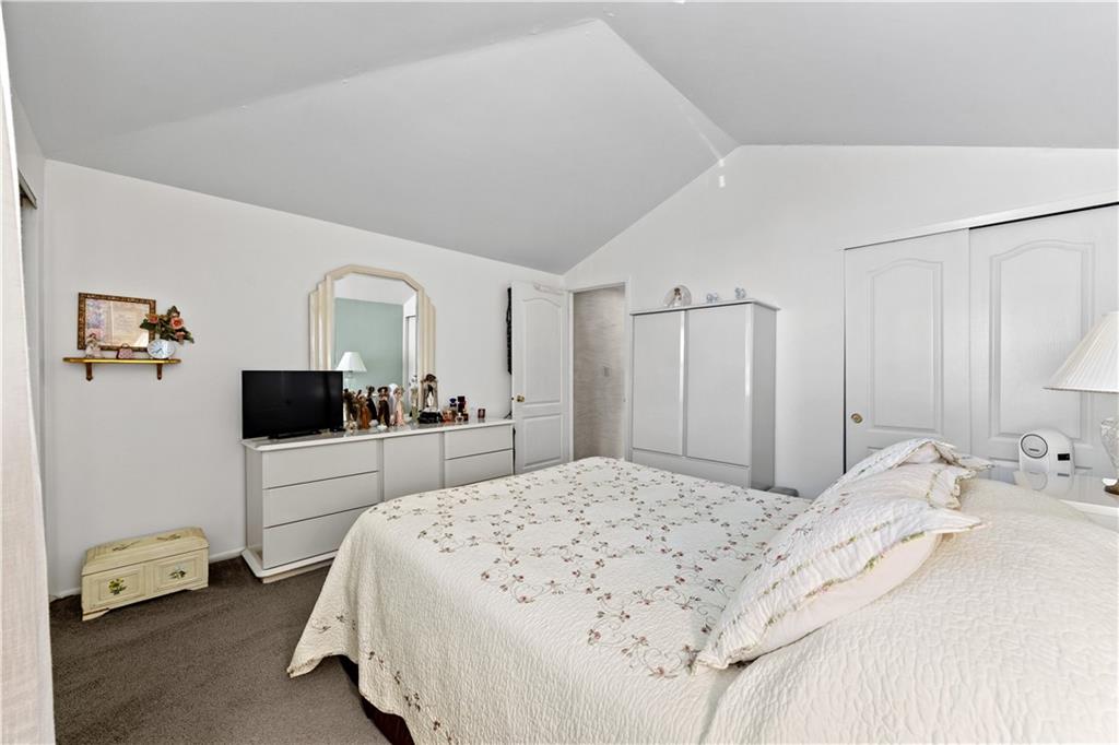 177 Lorraine Loop Property Photo 12