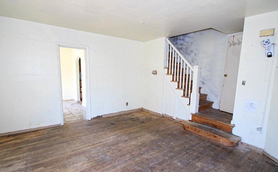 1051 Victory Boulevard Property Photo 2