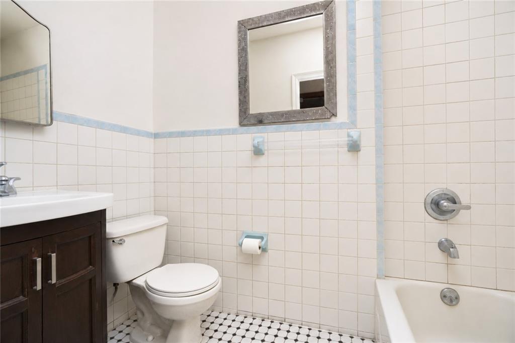 82 Kermit Place Property Photo 8