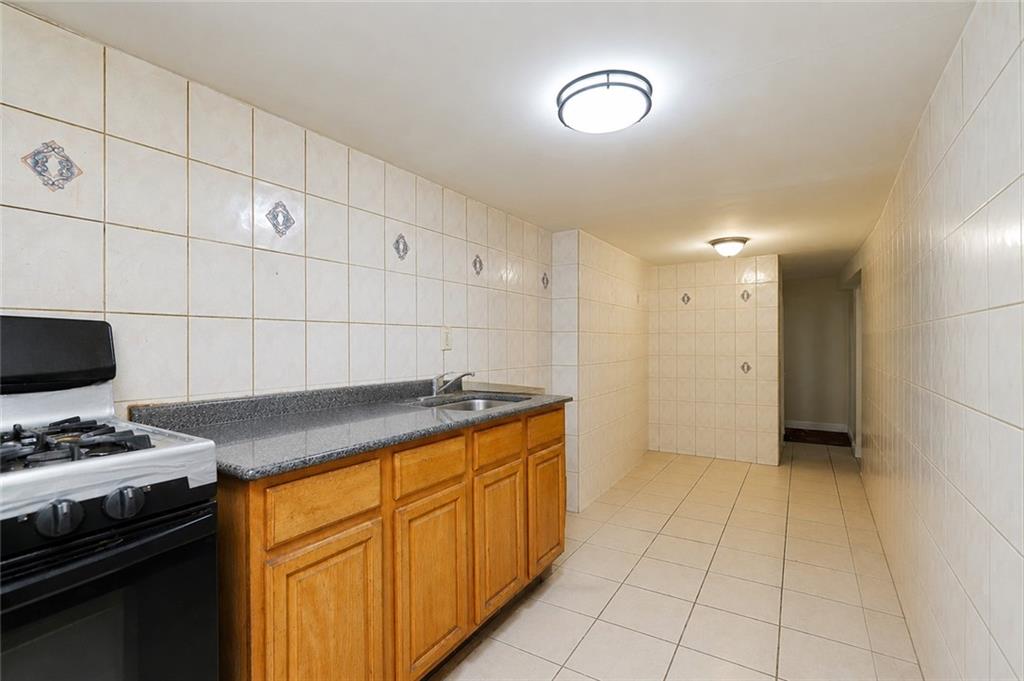 82 Kermit Place Property Photo 33
