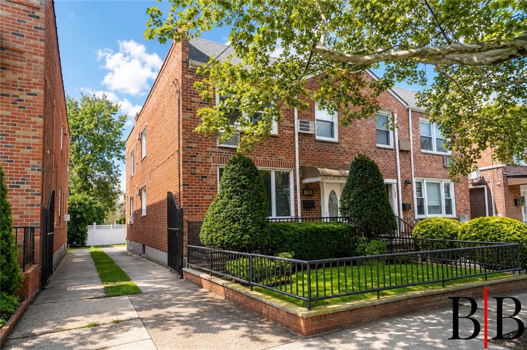 2060 East 63rd Street Property Photo 2