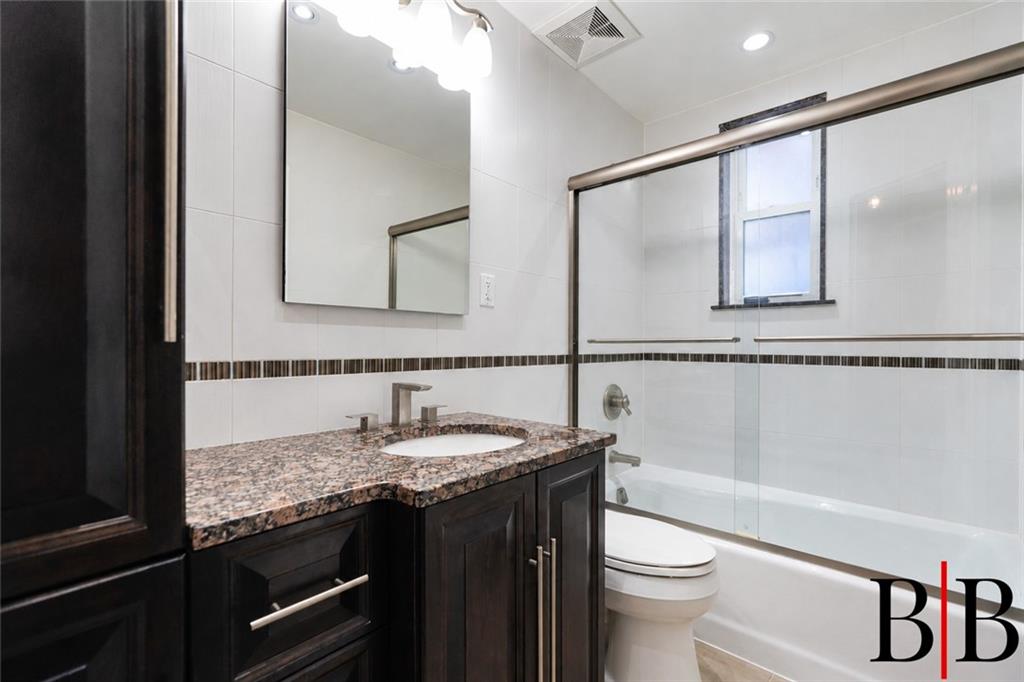 2060 East 63rd Street Property Photo 12