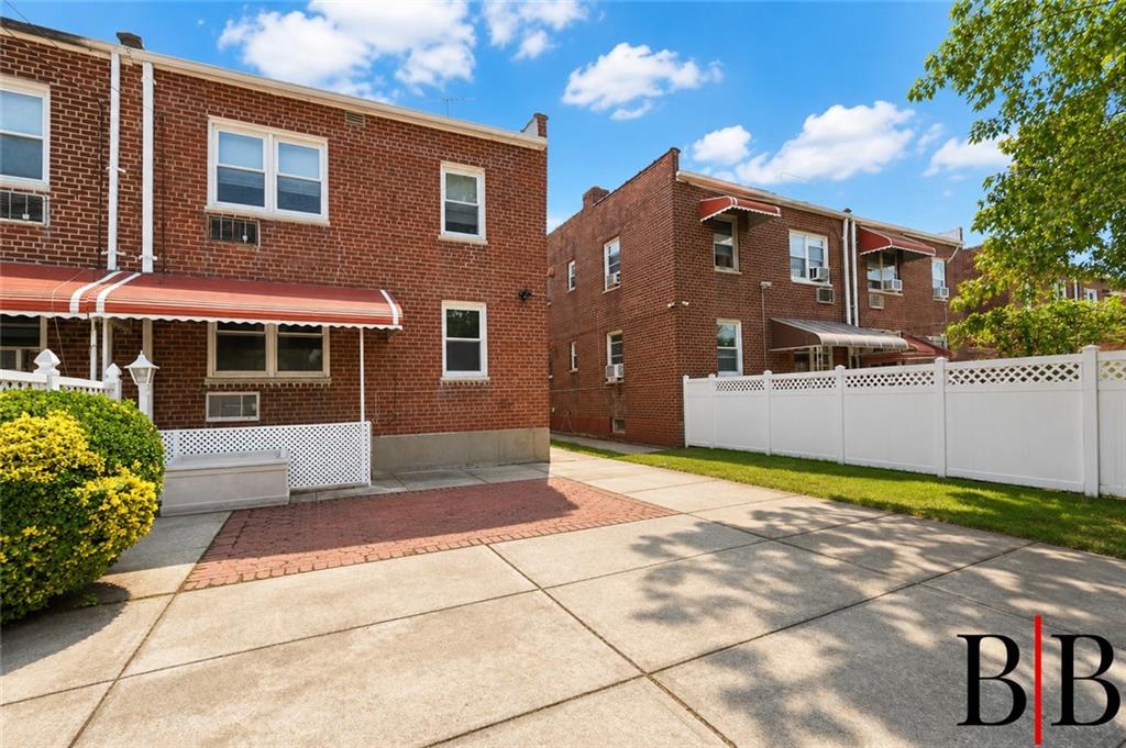 2060 East 63rd Street Property Photo 38