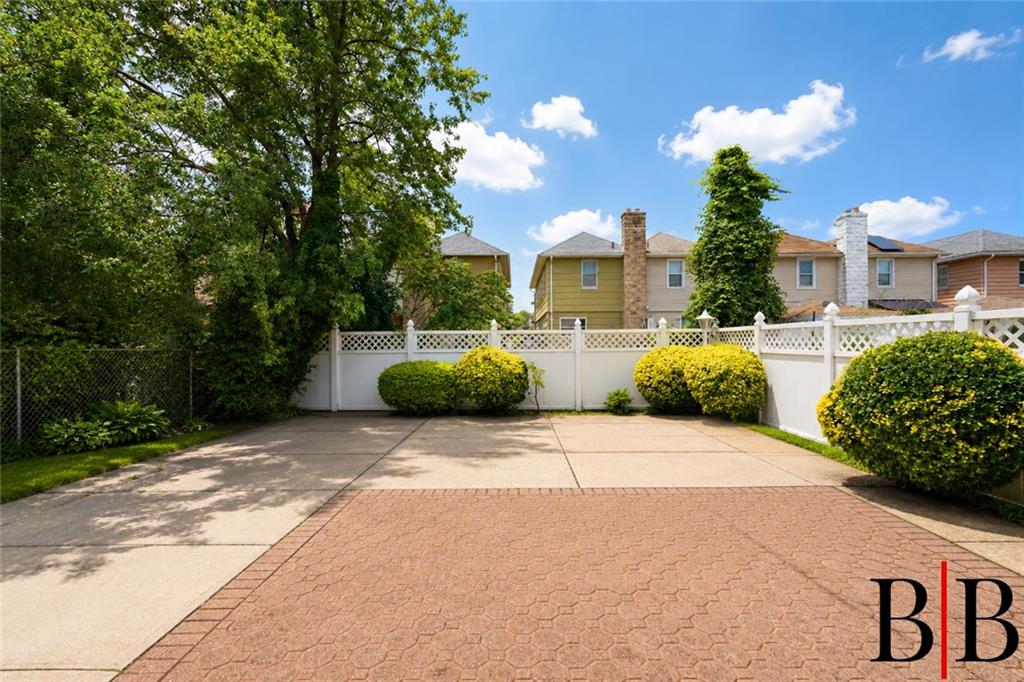 2060 East 63rd Street Property Photo 40