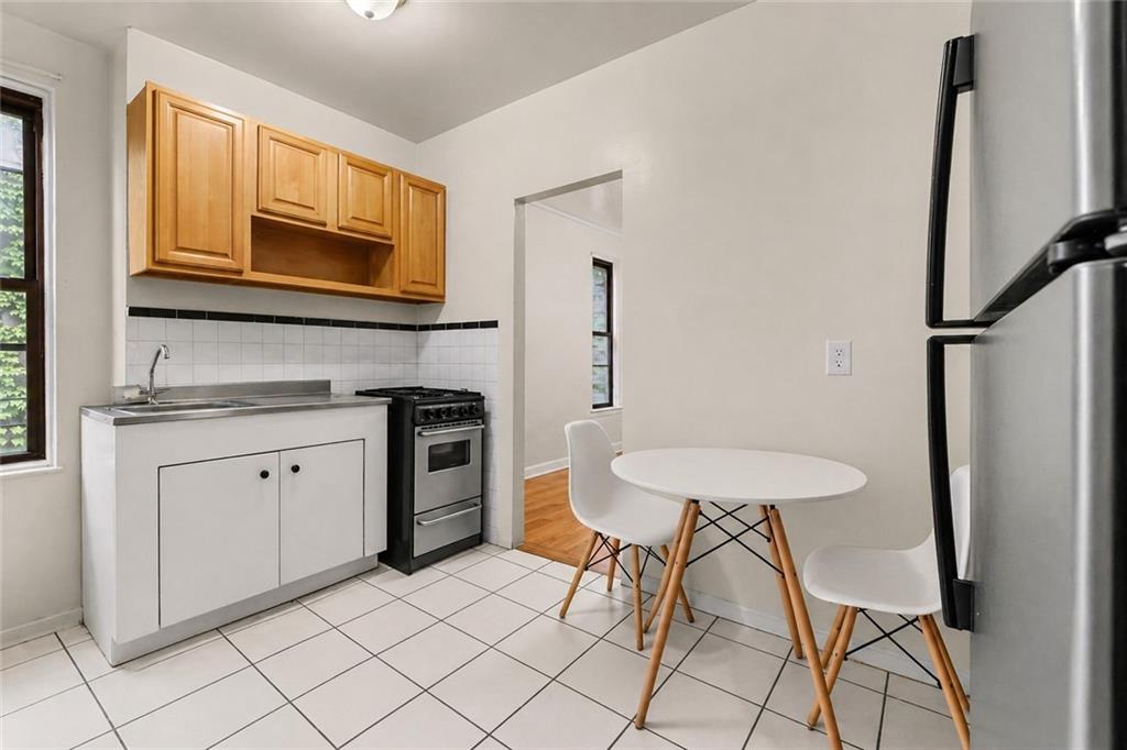 1060 Rogers Avenue Property Photo 4