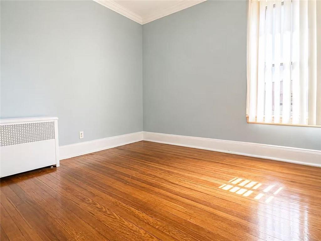 13 Bay 38th Street Property Photo 3