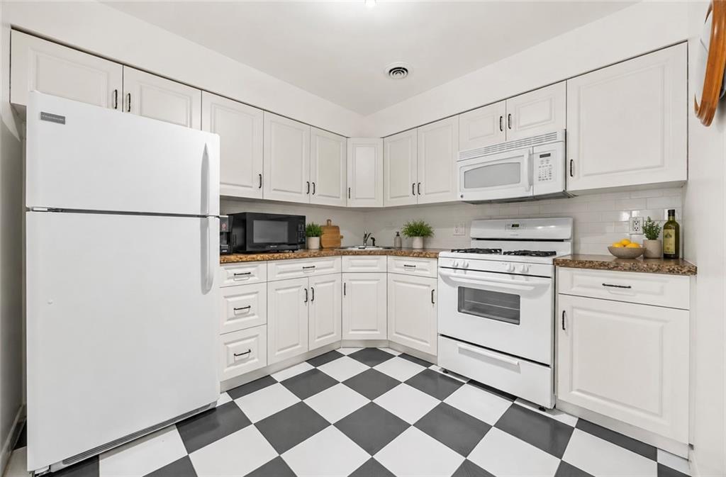 1124 67th Street A1 Property Photo 3