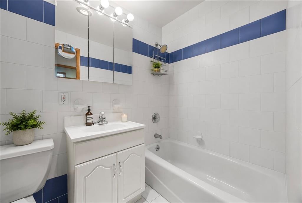 1124 67th Street A1 Property Photo 4