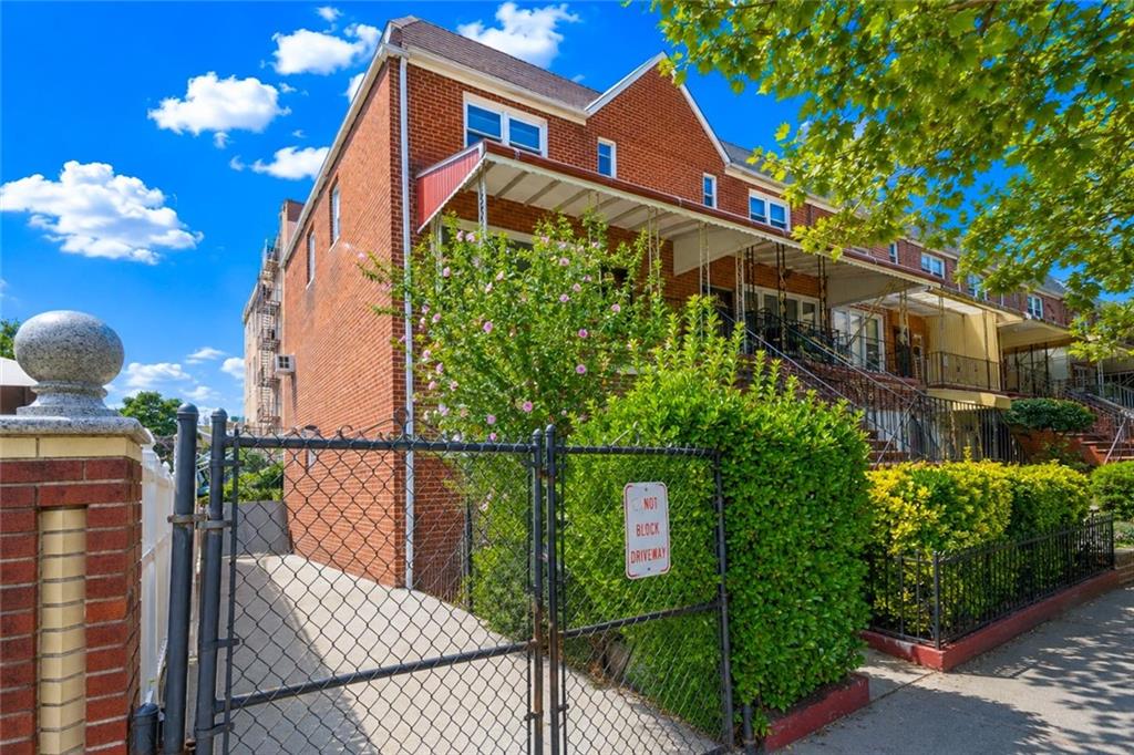 2678 Haring Street Property Photo 2