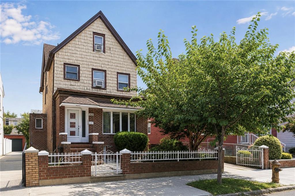 1429 70th Street Property Photo 2
