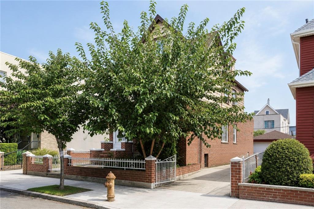 1429 70th Street Property Photo 3