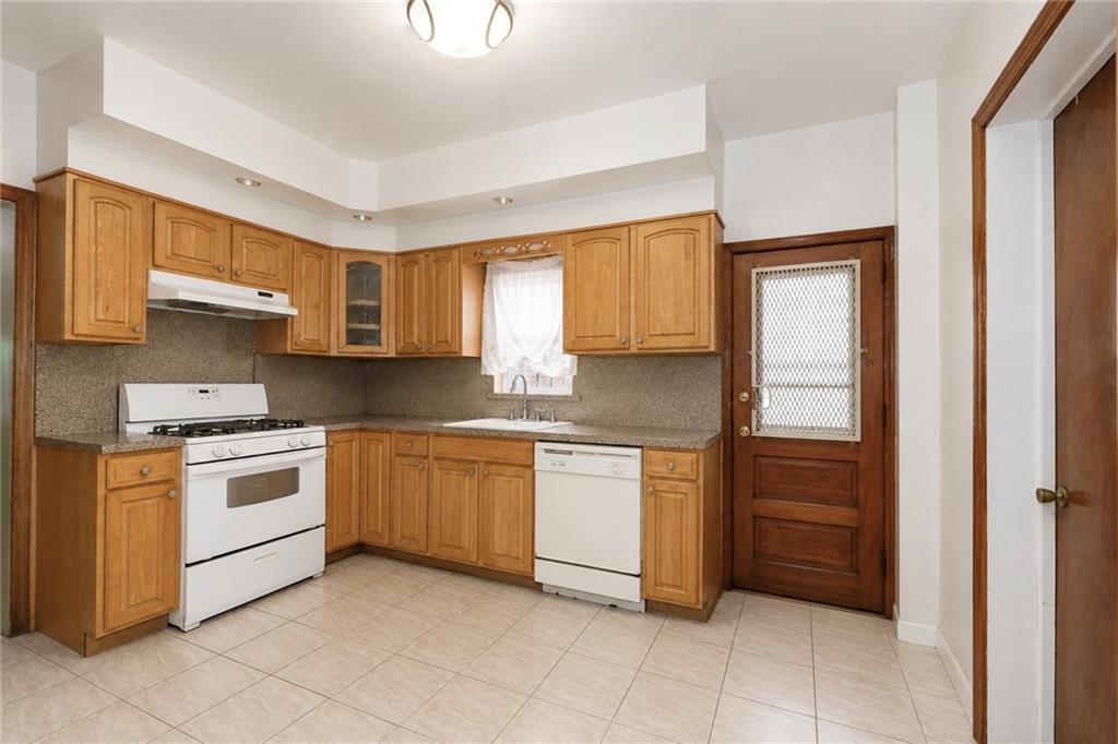 1429 70th Street Property Photo 4