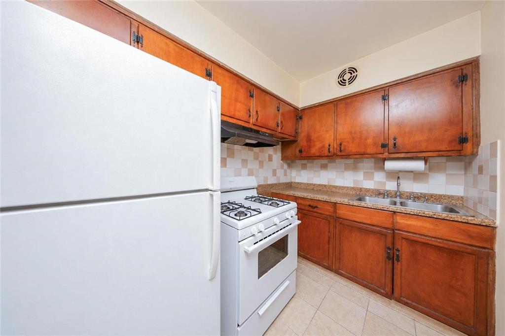 1049 East 56th Street Property Photo 21